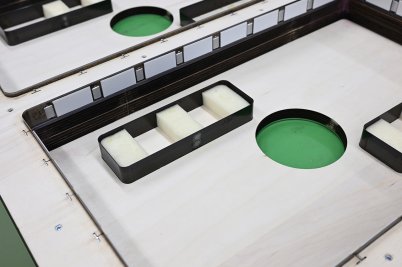 真空成形トリミングのページを公開